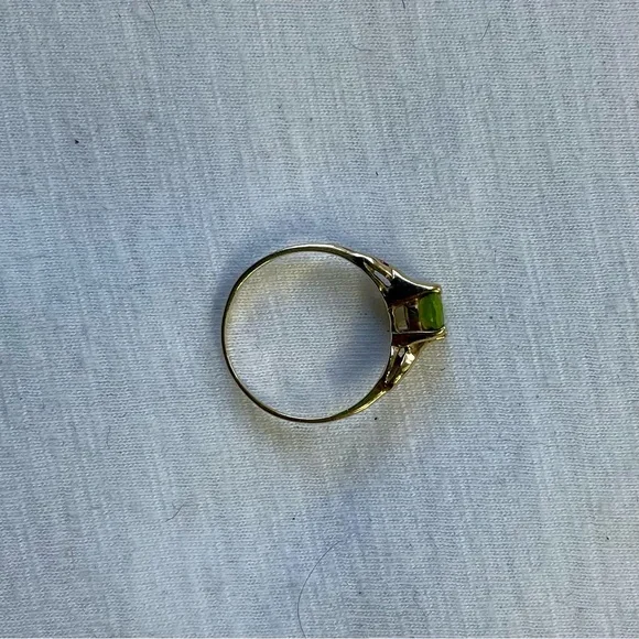 10K Gold and Peridot Ring